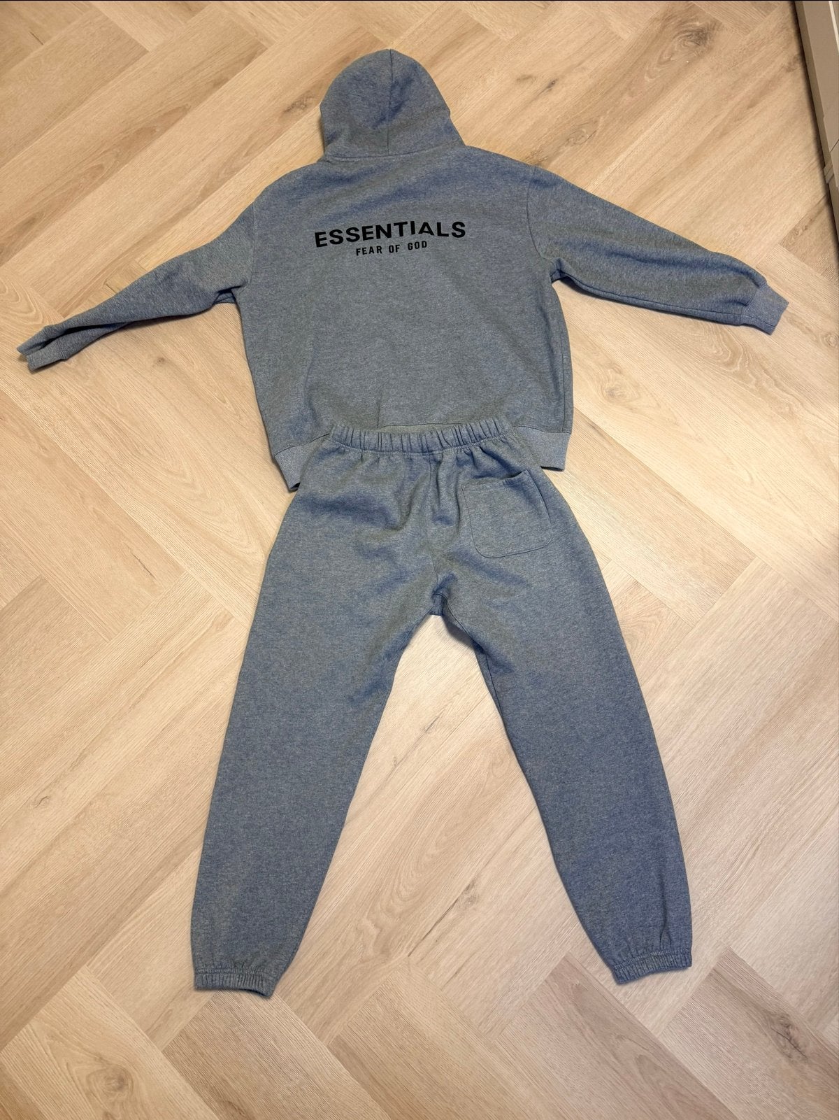 Essentials Fear of God Tracksuit Grijs Maat L (valt als M), Kleding | Heren, Verzenden, Zo goed als nieuw, Maat 48/50 (M), Grijs