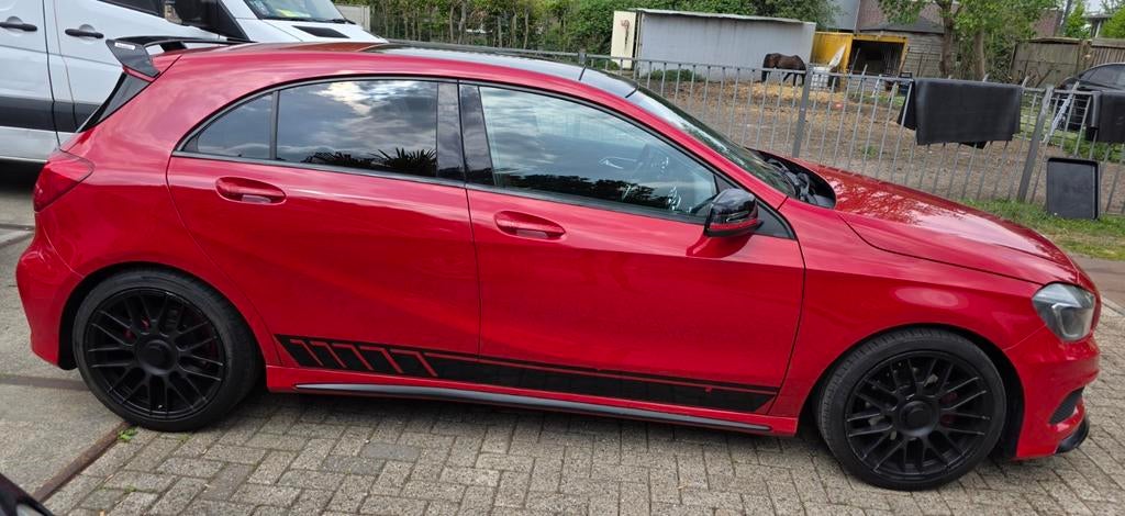 Mercedes-Benz A-Klasse A180 1.6 Blue EFF Aut7 2013 Rood, Auto's, 4 cilinders, Alcantara, 122 pk, 1200 kg