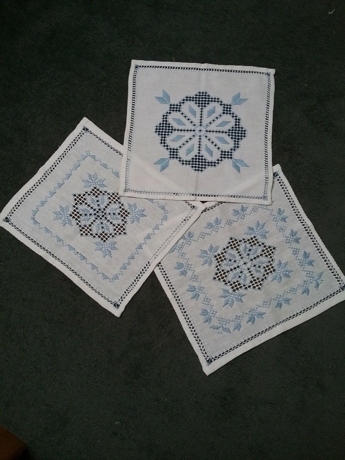 Handgeborduurde HARDANGER kleedjes, Ophalen of Verzenden