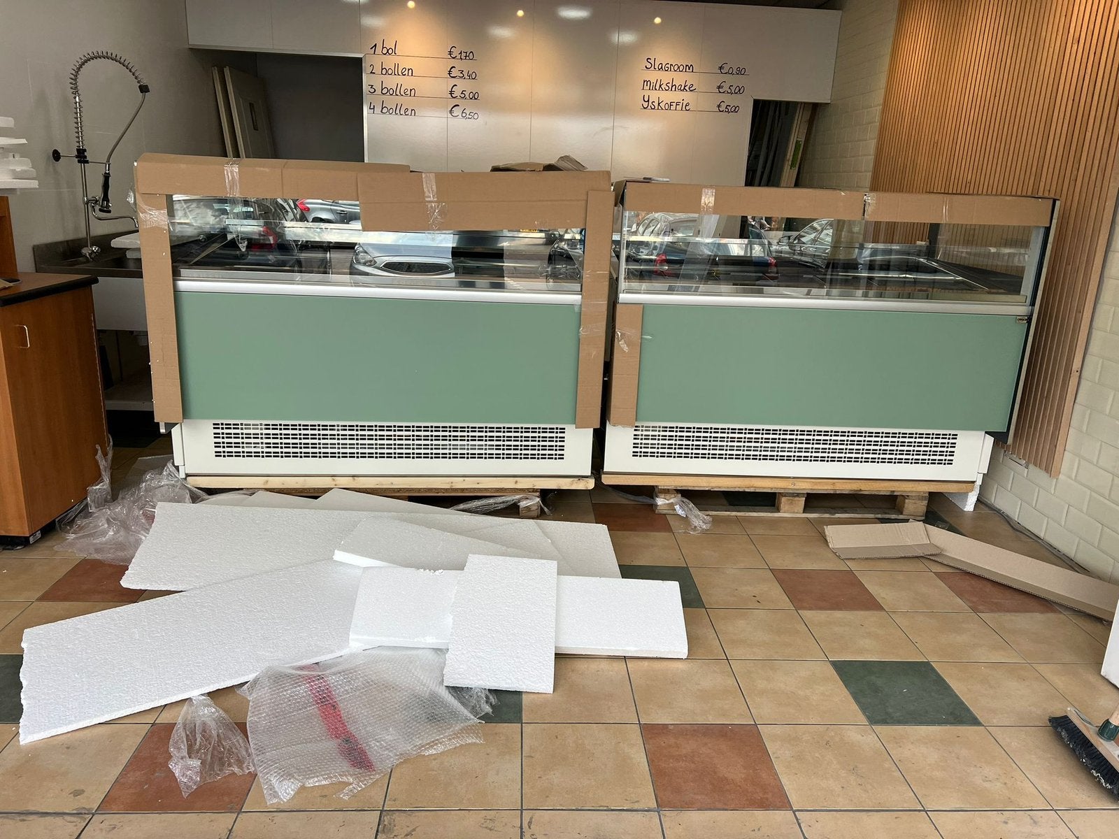 Professionele Ijsvitrine - Perfect voor uw Horeca Zaak, Ophalen, Gebruikt, Koelen en Vriezen