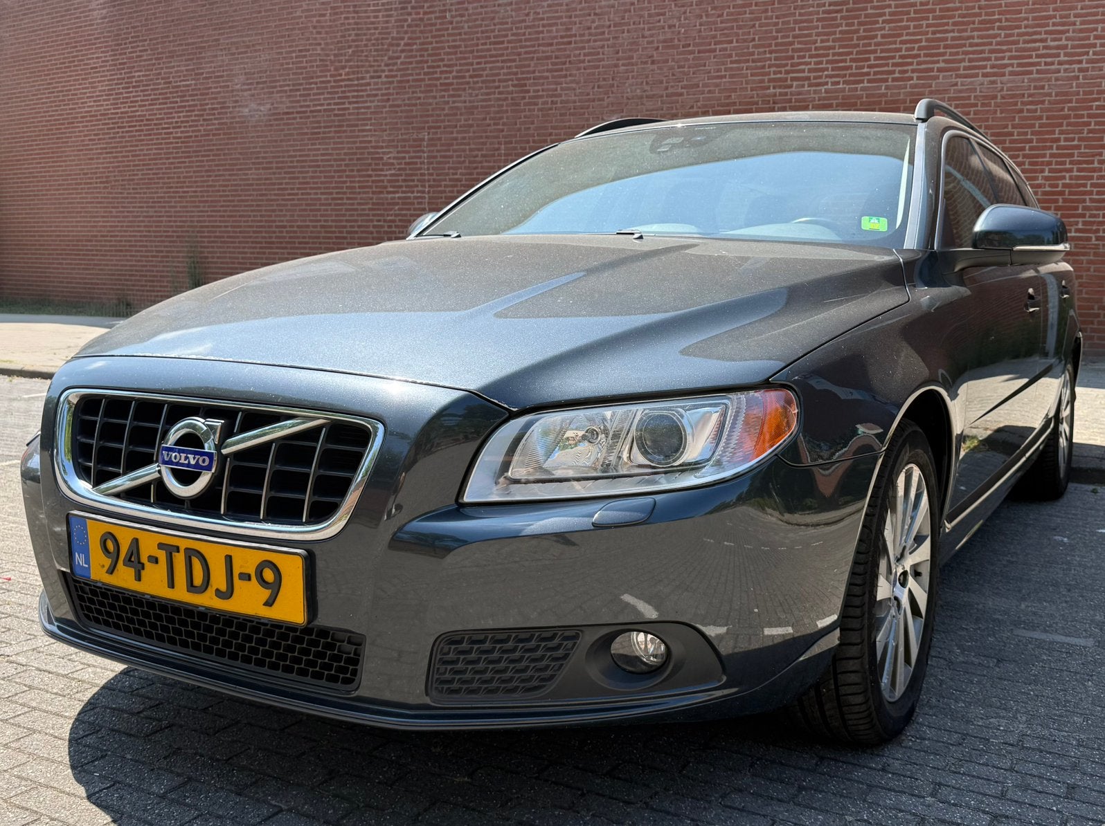 Volvo V70 T4 132KW 2012 Grijs, Auto's, Volvo, Voorwielaandrijving, 15 km/l, 4 cilinders, Handgeschakeld
