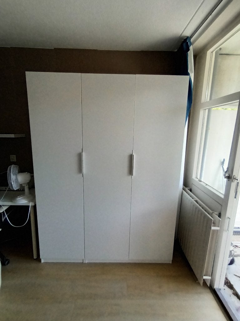 Witte driedeurs kledingkast van Ikea, Huis en Inrichting, Gebruikt, 50 tot 100 cm, 150 tot 200 cm, 50 tot 75 cm