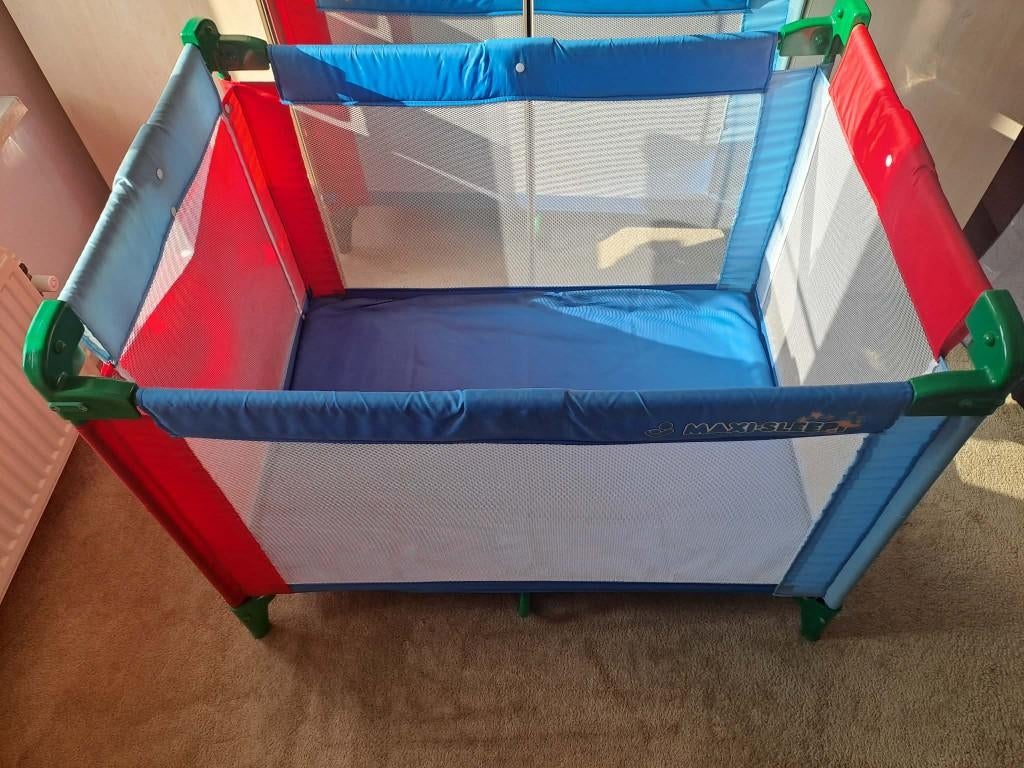 Campingbedje met matrasje, Ophalen, Gebruikt, Reisbedje
