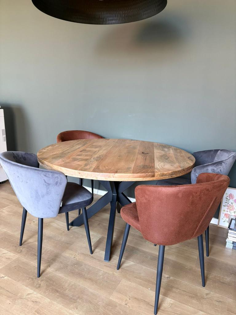Ronde mango houten eettafel met vier stoelen, Ophalen, 100 tot 150 cm, Rond, Zo goed als nieuw