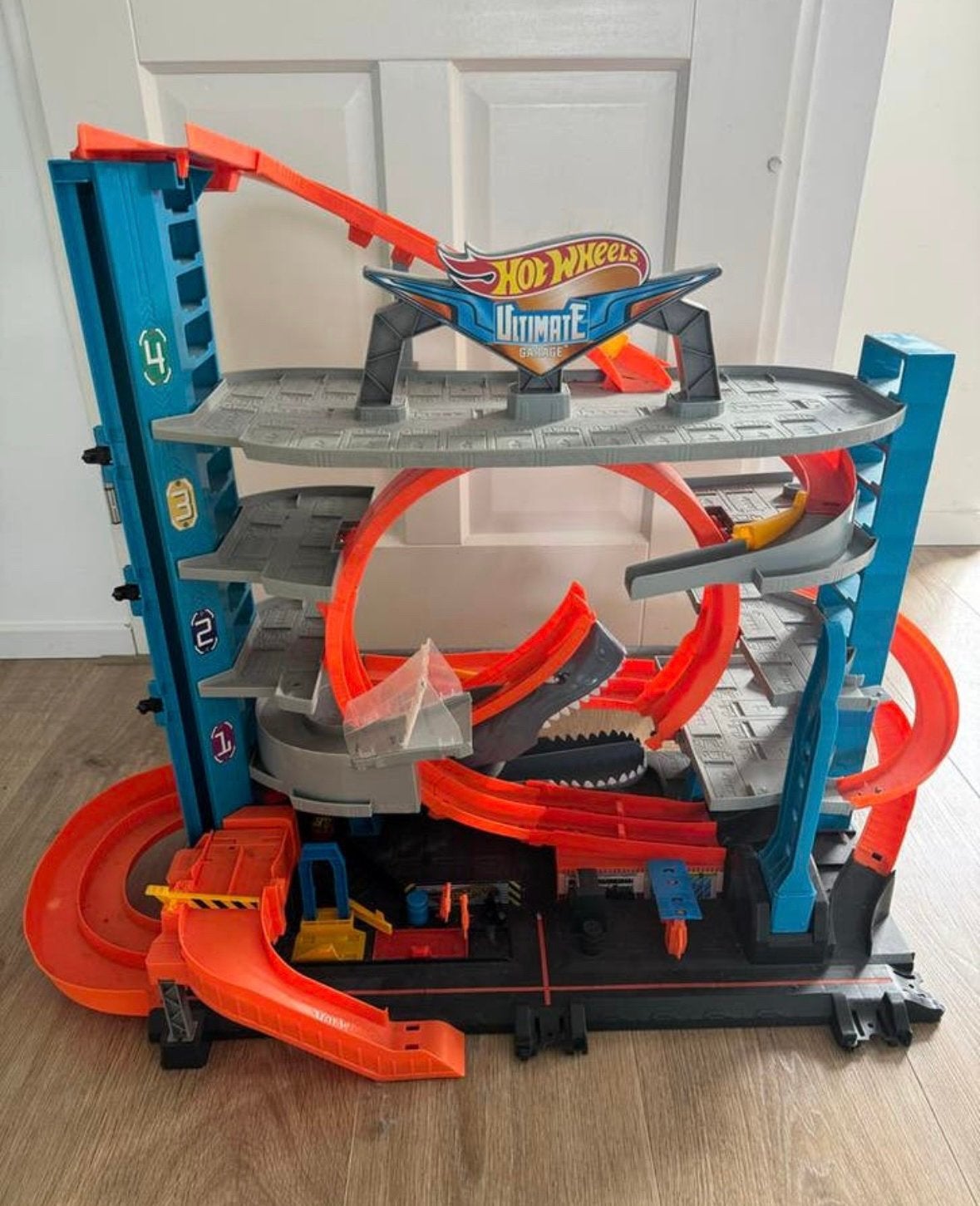 Hot Wheels mega grote garage met haai, Ophalen, Zo goed als nieuw, Handmatig, Hot Wheels