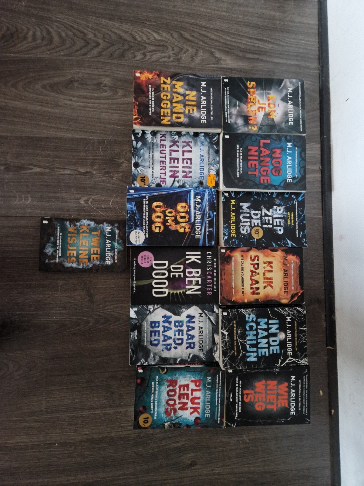 M.J. Arlidge boekenreeks - 12 thrillers in één koop, Ophalen of Verzenden, Gelezen, M.J. Arlidge