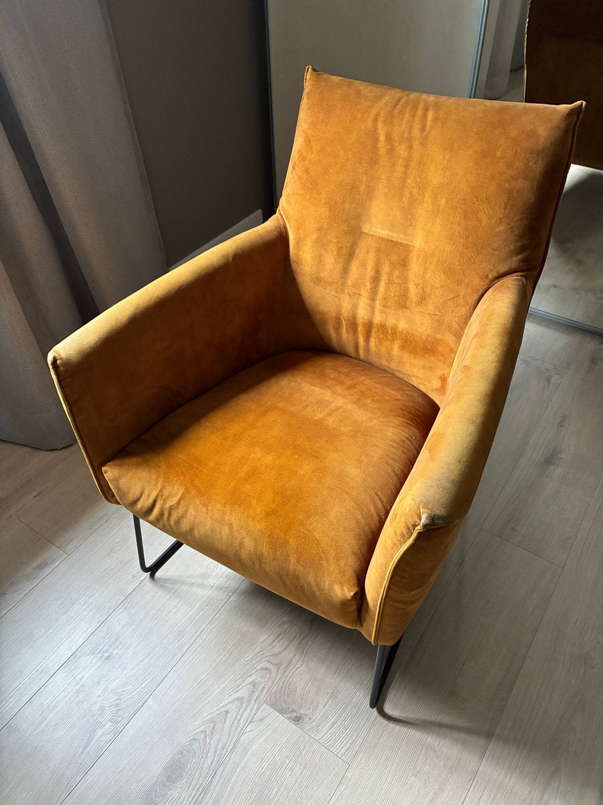 Feelings Dex Fauteuil - Cognac Stoffen Stoel, Huis en Inrichting, Fauteuils, Ophalen, Gebruikt, Stof, 75 tot 100 cm