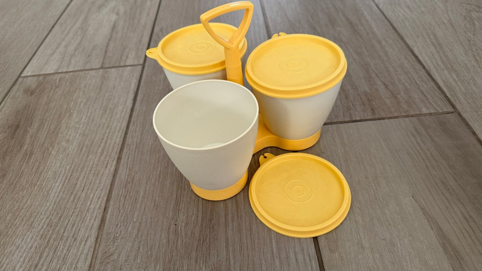 Vintage Tupperware oa hagelslag houder - Geel/Wit, Gebruikt, Geel, Overige typen, Ophalen of Verzenden