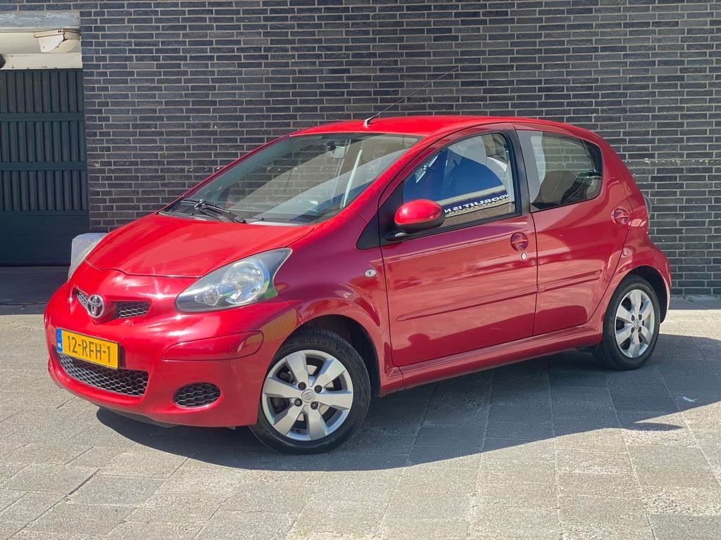 Toyota Aygo 1.0 12V Vvt-i Aspiration Red Navigator✅Nap 5DRS, Voorwielaandrijving, 4 stoelen, 68 pk, Origineel Nederlands