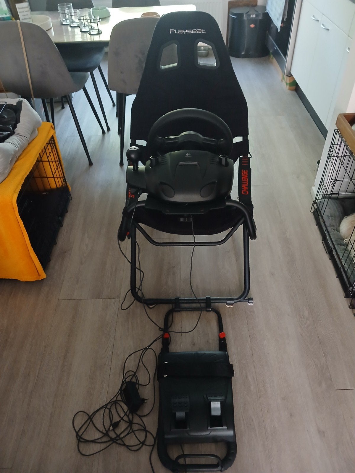 Playseat Challenge met Logitech Driving Force en F1 games, Ophalen, 1 speler, Racen en Vliegen, Zo goed als nieuw