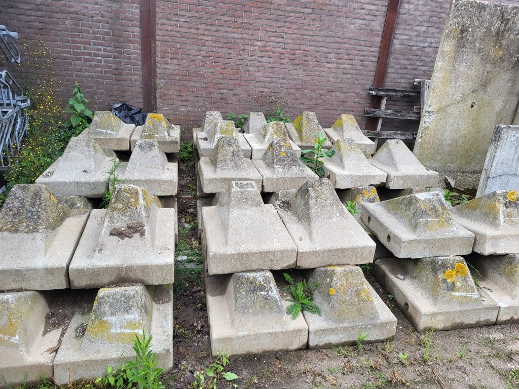 Grote hoeveelheid schampblokken/aanrijbeveiliging, Ophalen, Gebruikt, Blok, Beton