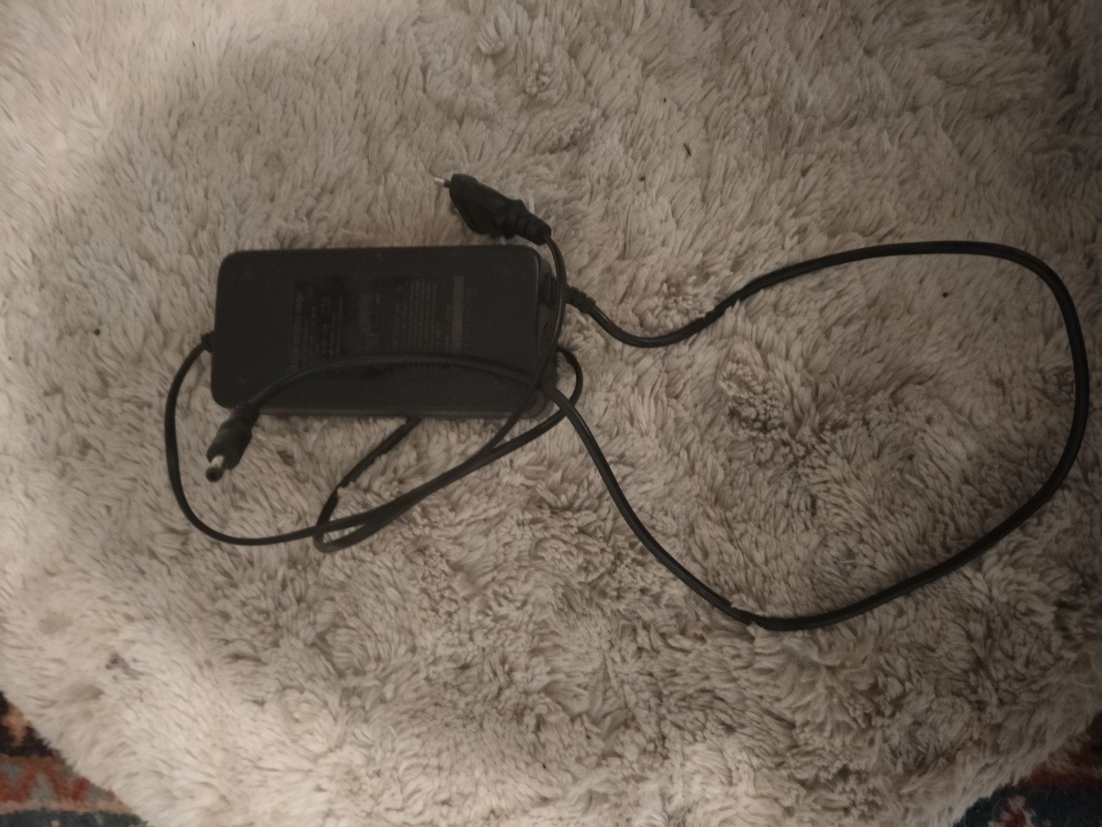 Lithium-ion acculader 48V 2A, Fietsen en Brommers, Fietsaccessoires | Fietsaccu's, Gebruikt, Ophalen of Verzenden