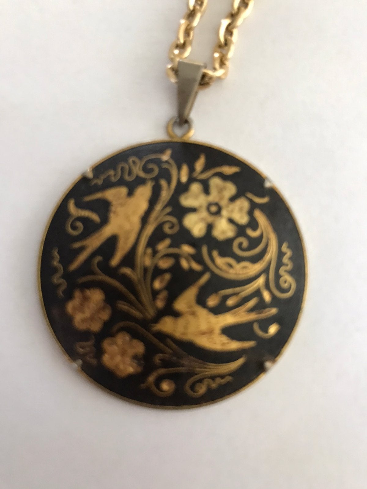 Damascene hanger aan goudkleurige ketting, Ophalen of Verzenden, Zo goed als nieuw, Overige materialen