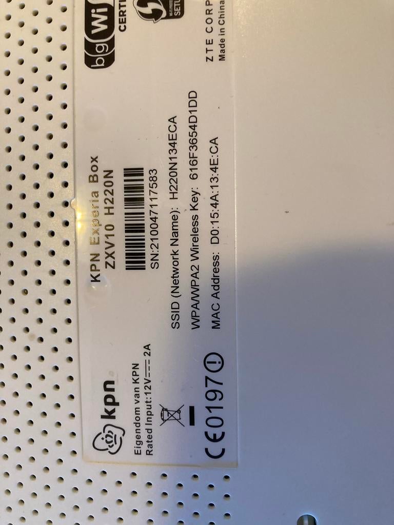 KPN Experia Box ZXV10 H220N, Computers en Software, Routers en Modems, Gebruikt, Router met modem, Ophalen of Verzenden