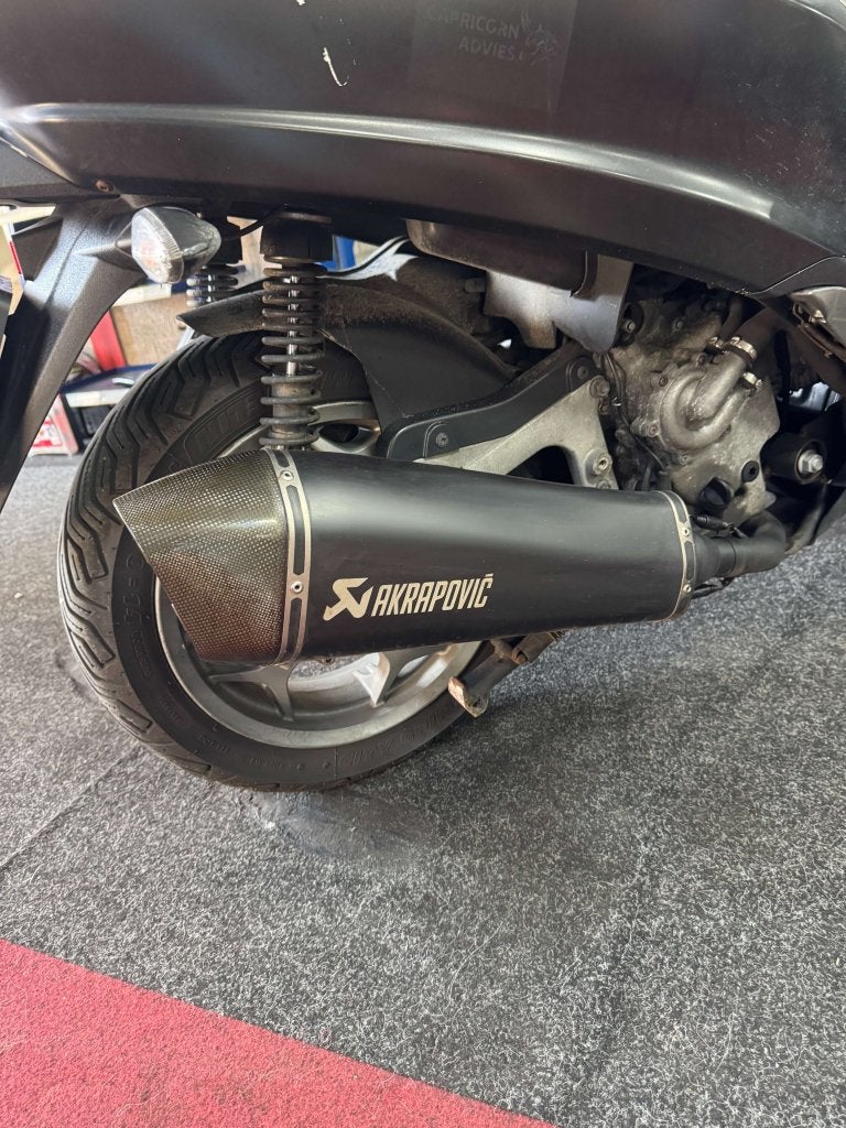 Akrapovic uitlaat   Piaggio MP3 400/500 & Gilera fuoco, Motoren, Onderdelen | Overige, Niet ingevuld, Gebruikt, Niet ingevuld