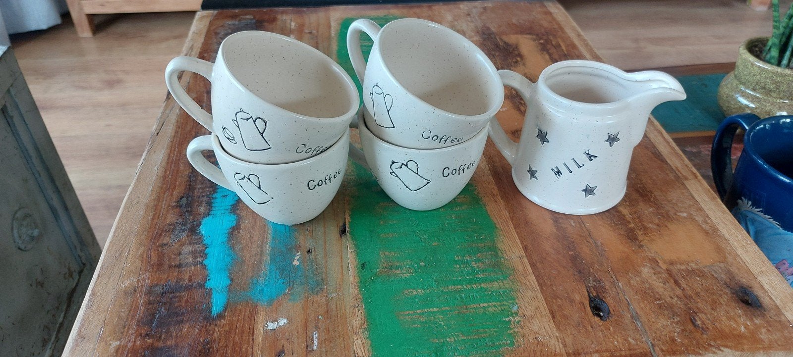 Set van 4 koffiekopjes en melkkannetje, Ophalen of Verzenden, Gebruikt, Keramiek, Kop(pen) en/of Schotel(s)