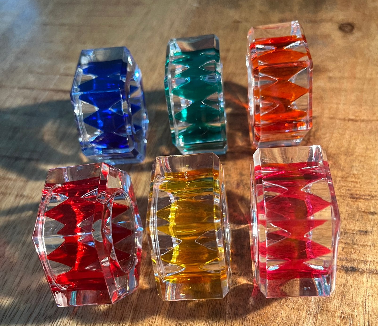 6 acryl servetringen in 6 kleuren made in Taiwan, Ophalen of Verzenden, Zo goed als nieuw, Overige stijlen