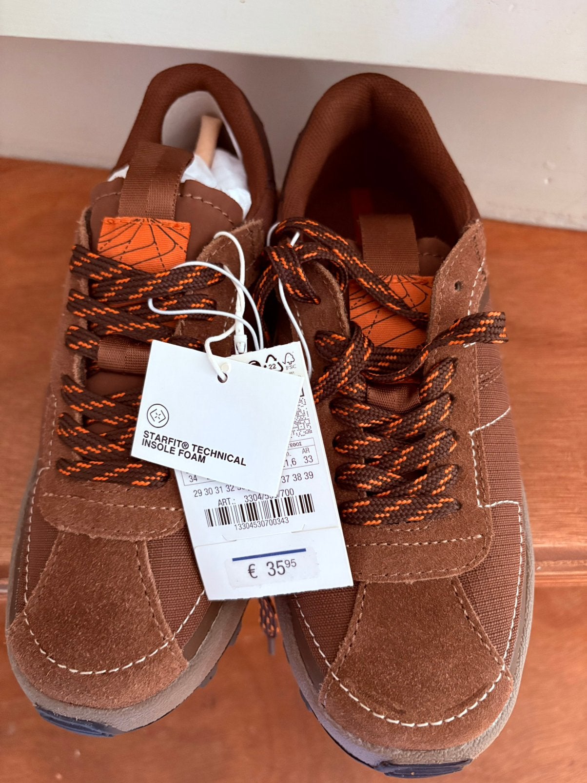 Zara Water Resistant Shoes Trainers Maat 35 – New / Nieuw, Bruin, Nieuw, Ophalen of Verzenden, Sneakers of Gympen