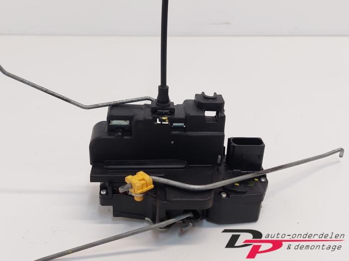 Deurslot Mechaniek 4Deurs links-voor van een Opel Antara, Gebruikt, -, -, Opel