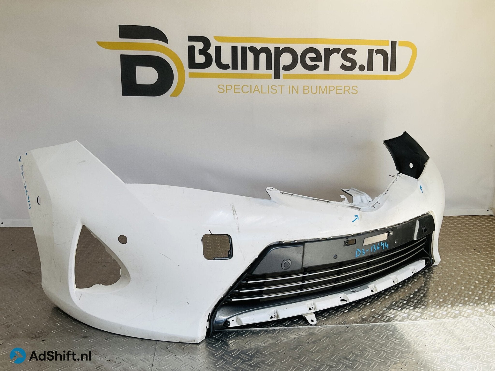 Bumper Toyota Auris 12-15 6xpdc 52119-02A20 Voorbumper 2-D3-, Auto-onderdelen, Bumper