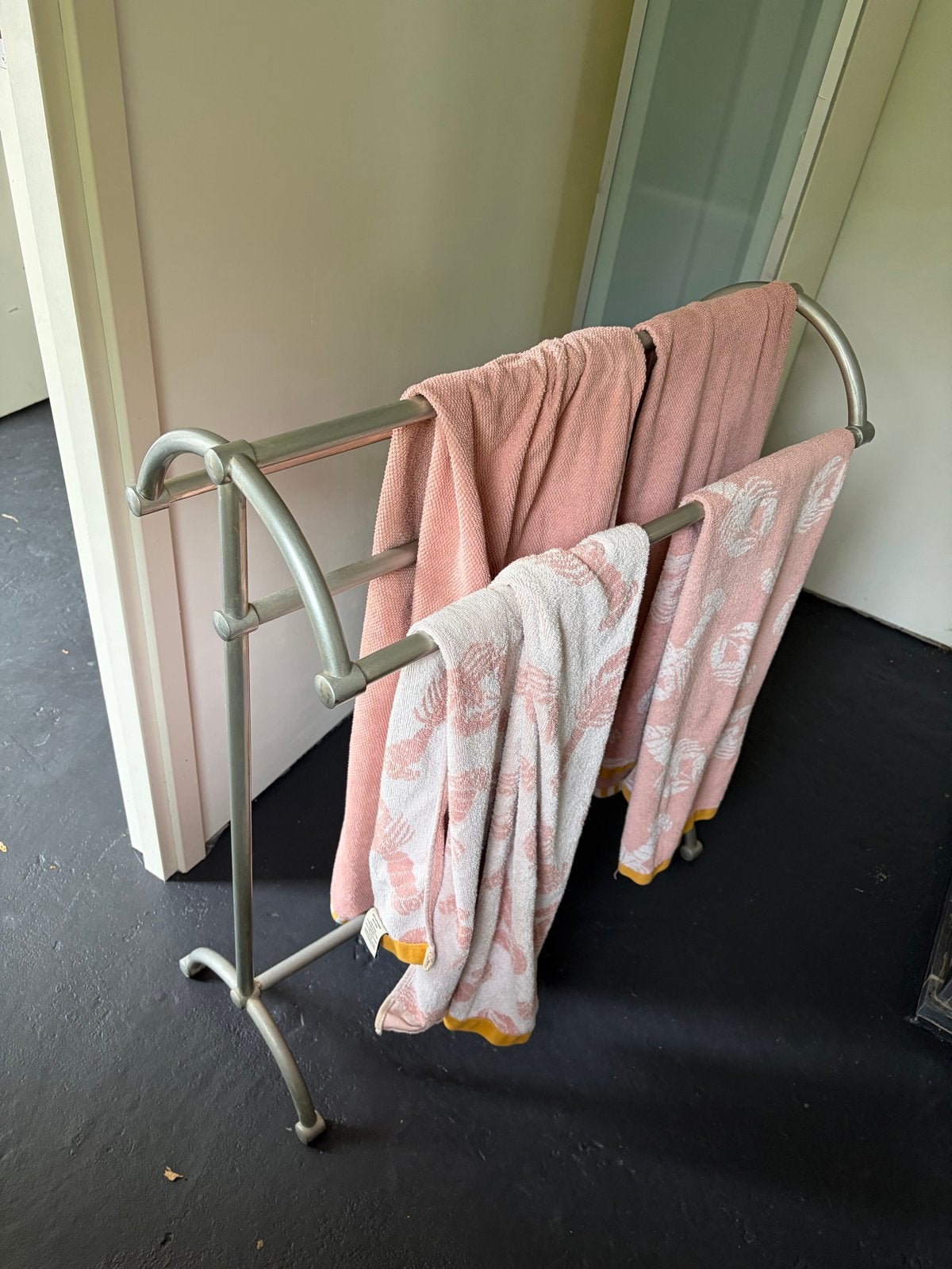 Stijlvol handdoekenrekje voor badkamer of slaapkamer, Huis en Inrichting, Badkamer | Badtextiel en Accessoires, Ophalen, Gebruikt