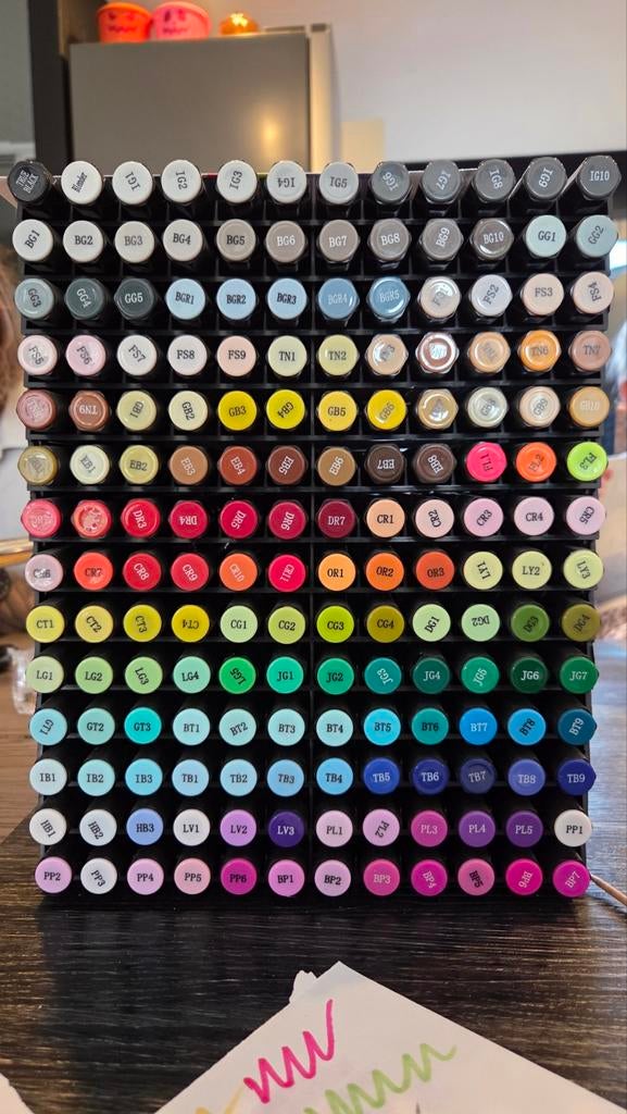 Spectrum Noir Alcohol Markers Set (168 stuks) met rekjes, Hobby en Vrije tijd, Tekenen, Ophalen of Verzenden, Gebruikt, Potlood of Stift