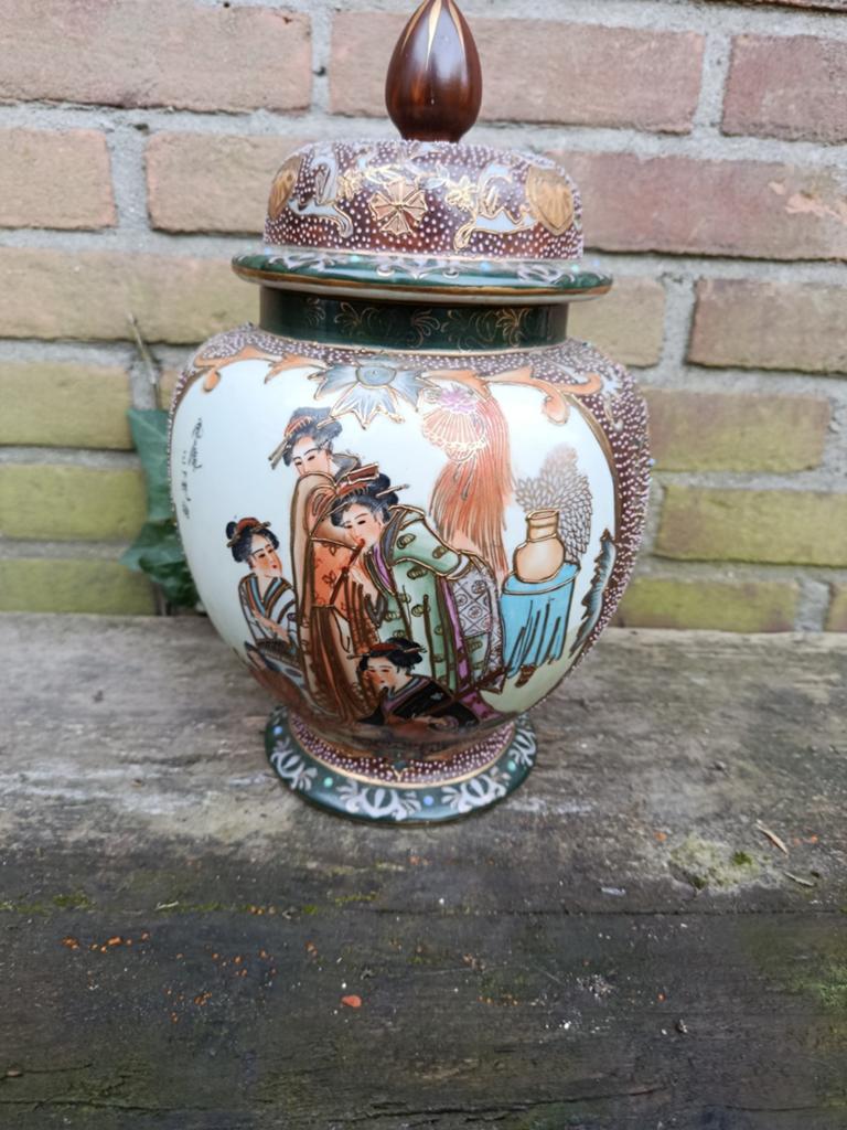 Antieke Japanse Satsuma Vaas met Deksel - Handgeschilderd, Ophalen of Verzenden