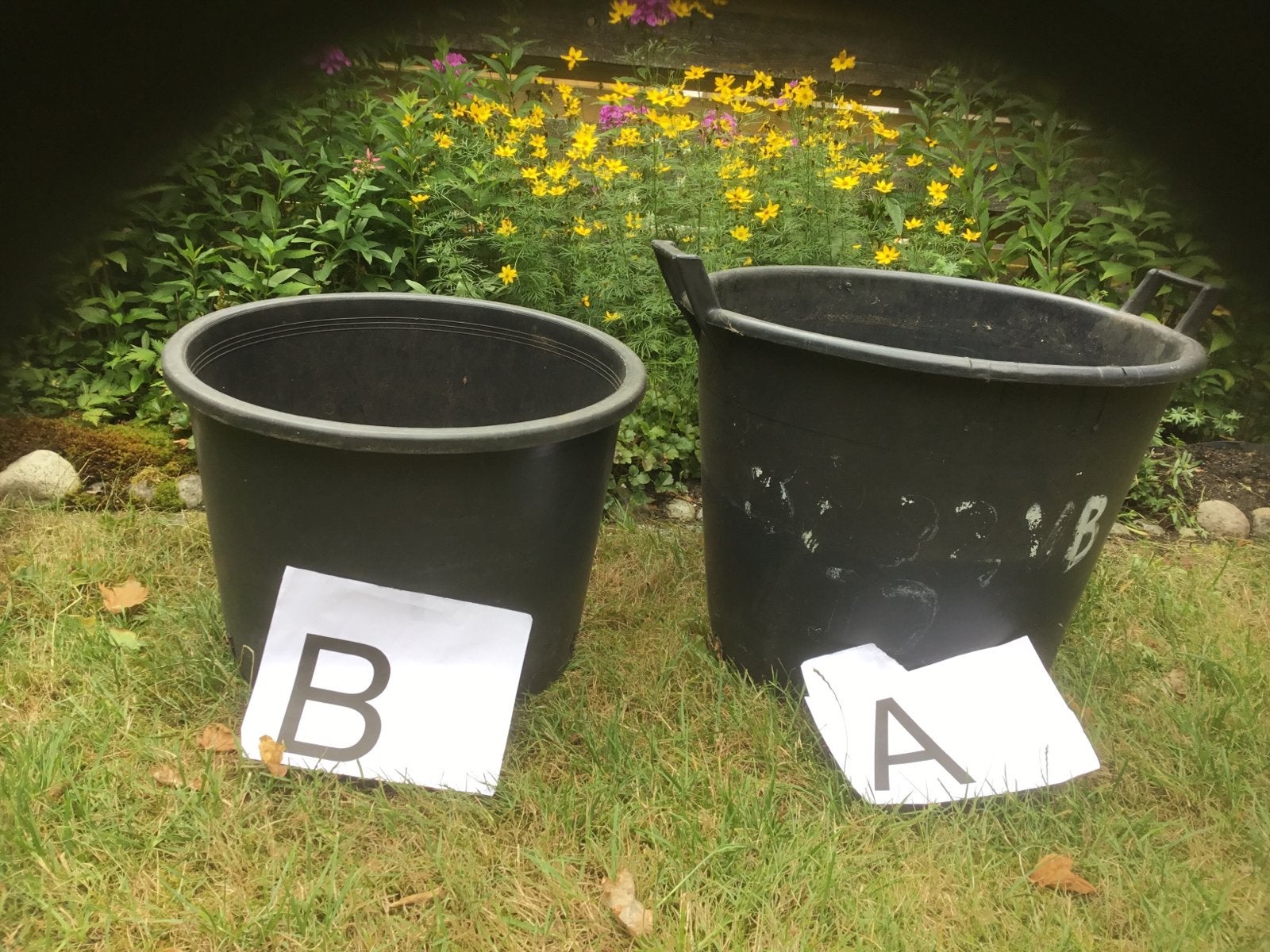 Twee gebruikte zwarte plantenpotten (A en B)🪴, Ophalen, Kunststof, Gebruikt, Rond