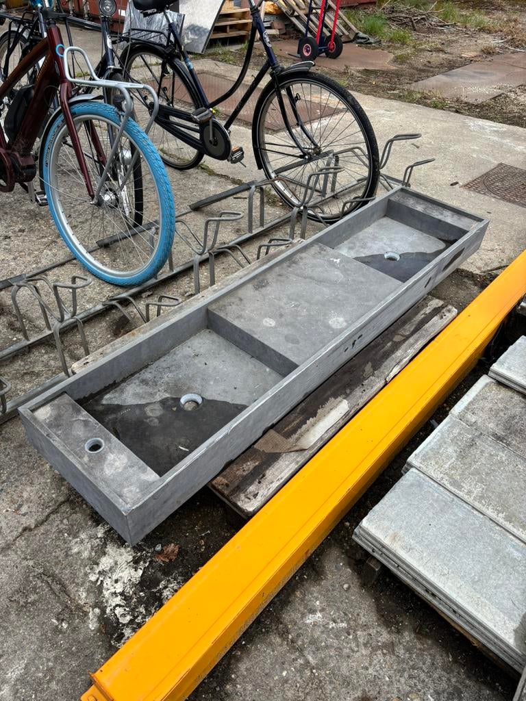Beton wasbak, Ophalen, 50 tot 100 cm, Zo goed als nieuw, Minder dan 100 cm