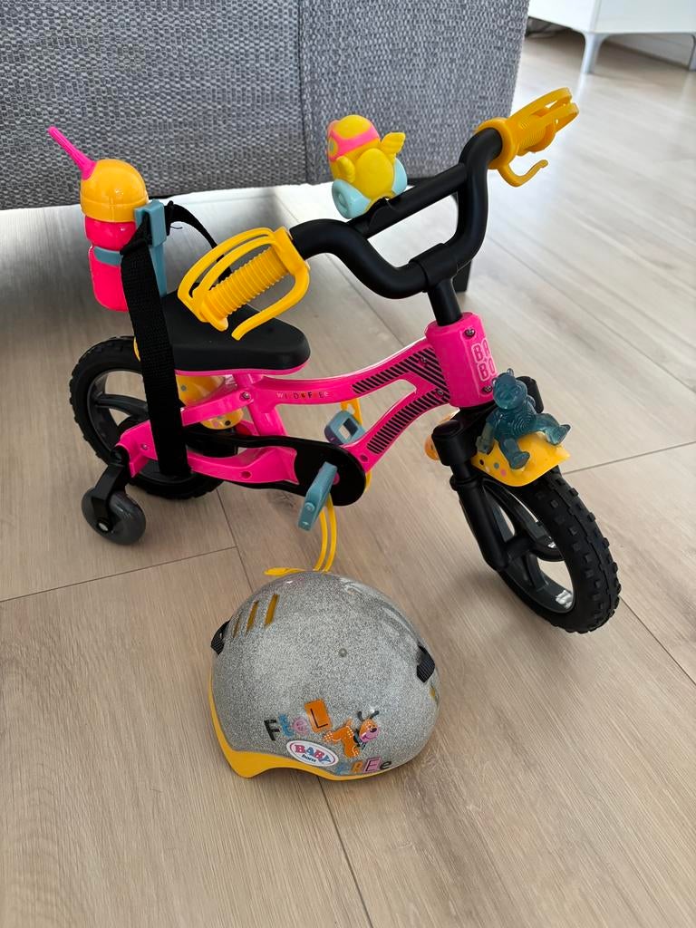 BabyBorn fiets en helm, Ophalen of Verzenden, Zo goed als nieuw, Babypop