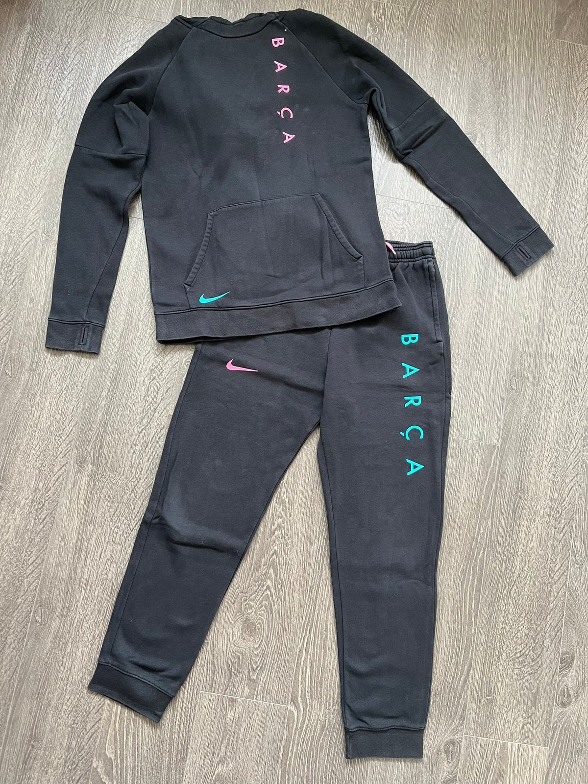 Unisex joggingpak / traningspak FC Barcelona Nike mt 164, Kinderen en Baby's, Ophalen of Verzenden, Gebruikt, Jongen of Meisje