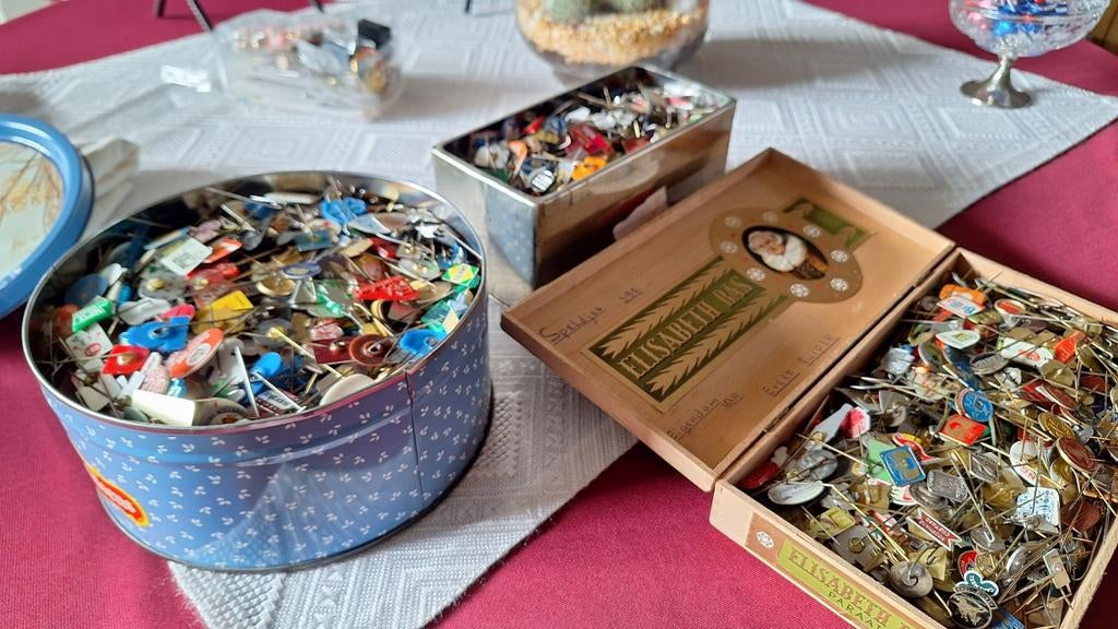 Grote verzameling van ca. 4000 speldjes/pins, Verzamelen, Speldjes, Pins en Buttons, Ophalen