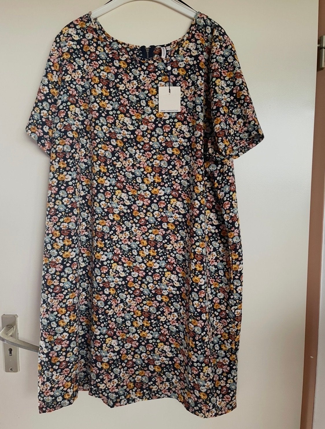 Only Carmakoma Bloemenjurk - Maat 50, Ophalen of Verzenden, Nieuw, Meerkleurig, Jurk