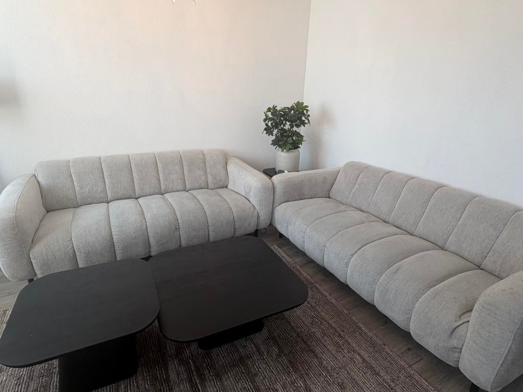 2 banken beige zand kleur 2,5 zits, Ophalen of Verzenden, Gebruikt, Japandi