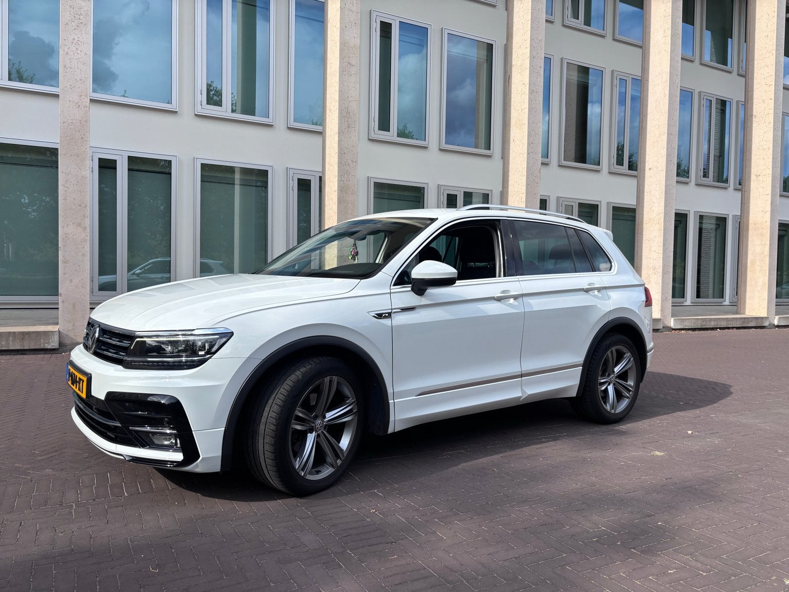 Volkswagen Tiguan 1.5 TSI ACT 150pk DSG 2020 Wit, Auto's, 4 cilinders, Wit, 75 €/maand, Particulier