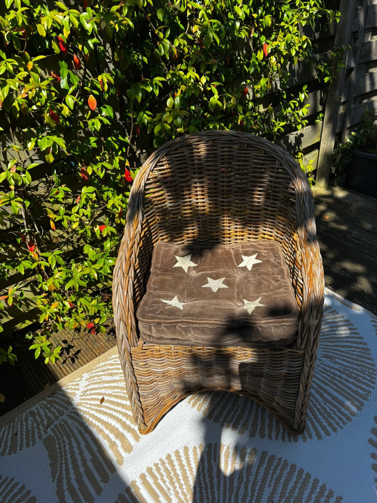 Rieten tuinstoel met Riviera maison kussen, Tuin en Terras, Tuinstoelen, Zo goed als nieuw, Rotan, Ophalen