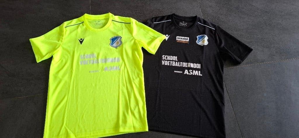 XS sportkleding / 2 voetbalshirts jongen., Zwart, Ophalen of Verzenden, Zo goed als nieuw, Voetbal