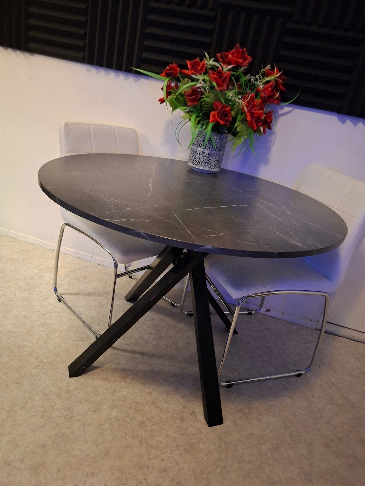 Mooie zwarte ronde tafel diameter 105 cm /hoogte 75 cm, Ophalen, Gebruikt, Rond, Vier personen