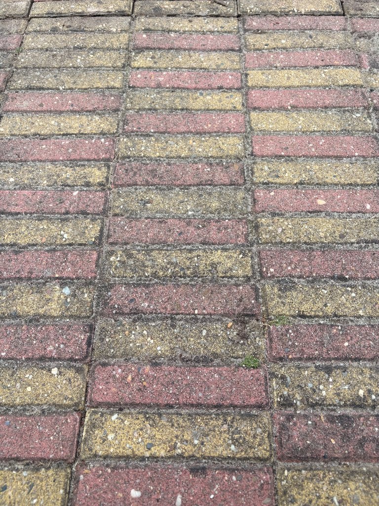 Terras tegels Beton Waaltjes gratis af te halen +/- 17m2, Tuin en Terras, Tegels en Klinkers, Ophalen, Gebruikt, Klinkers, 10 m² of meer