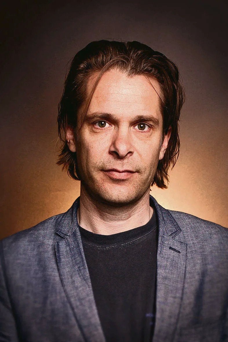 Hans Teeuwen- Cabaretvoorstelling de Verlosser, Twee personen, Juni