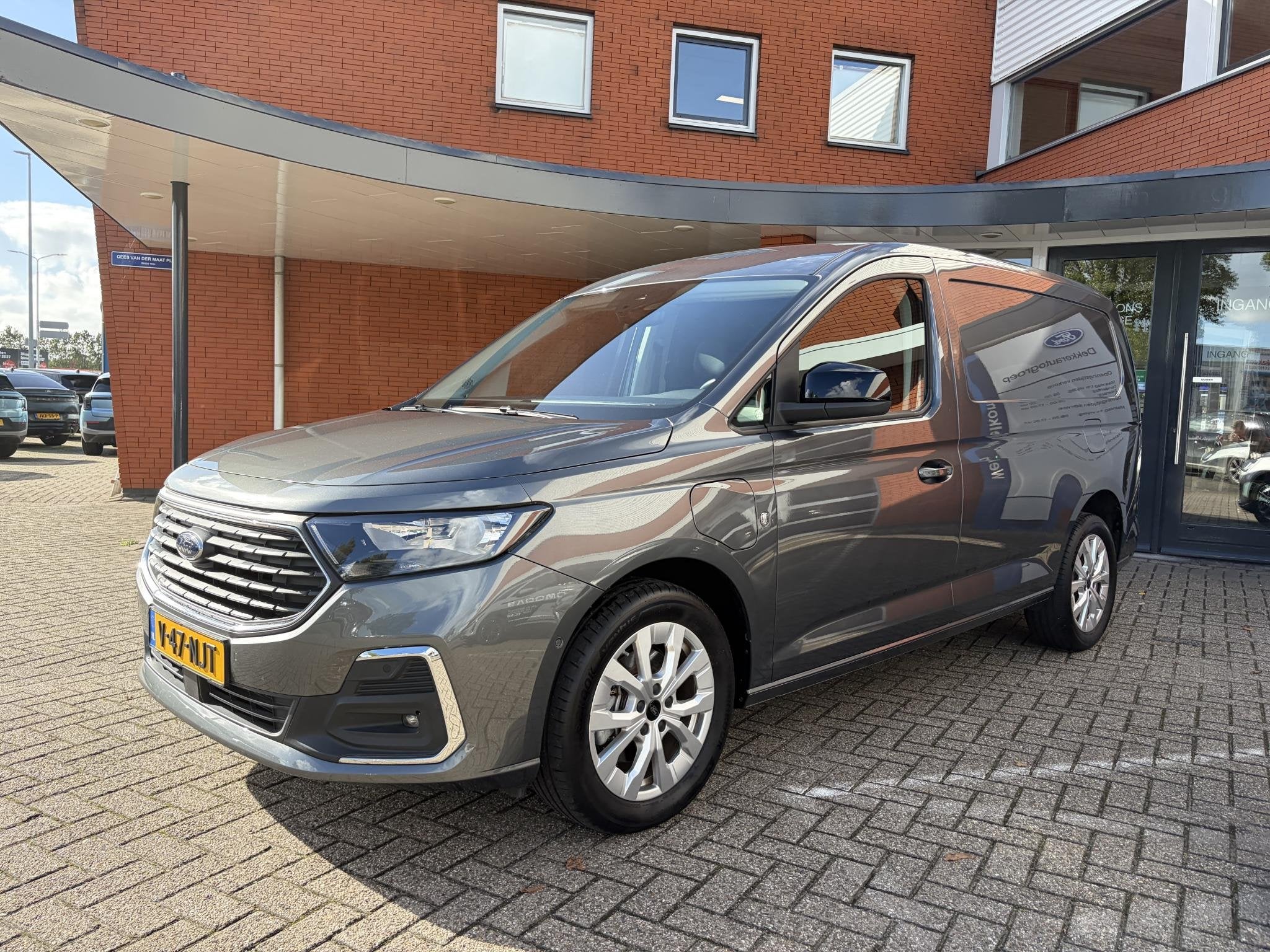 Ford Transit Connect 1.5 EcoBoost PHEV L2 Limited TREKHAAK ., Auto's, Euro 6, 4 cilinders, 150 pk, Bedrijf