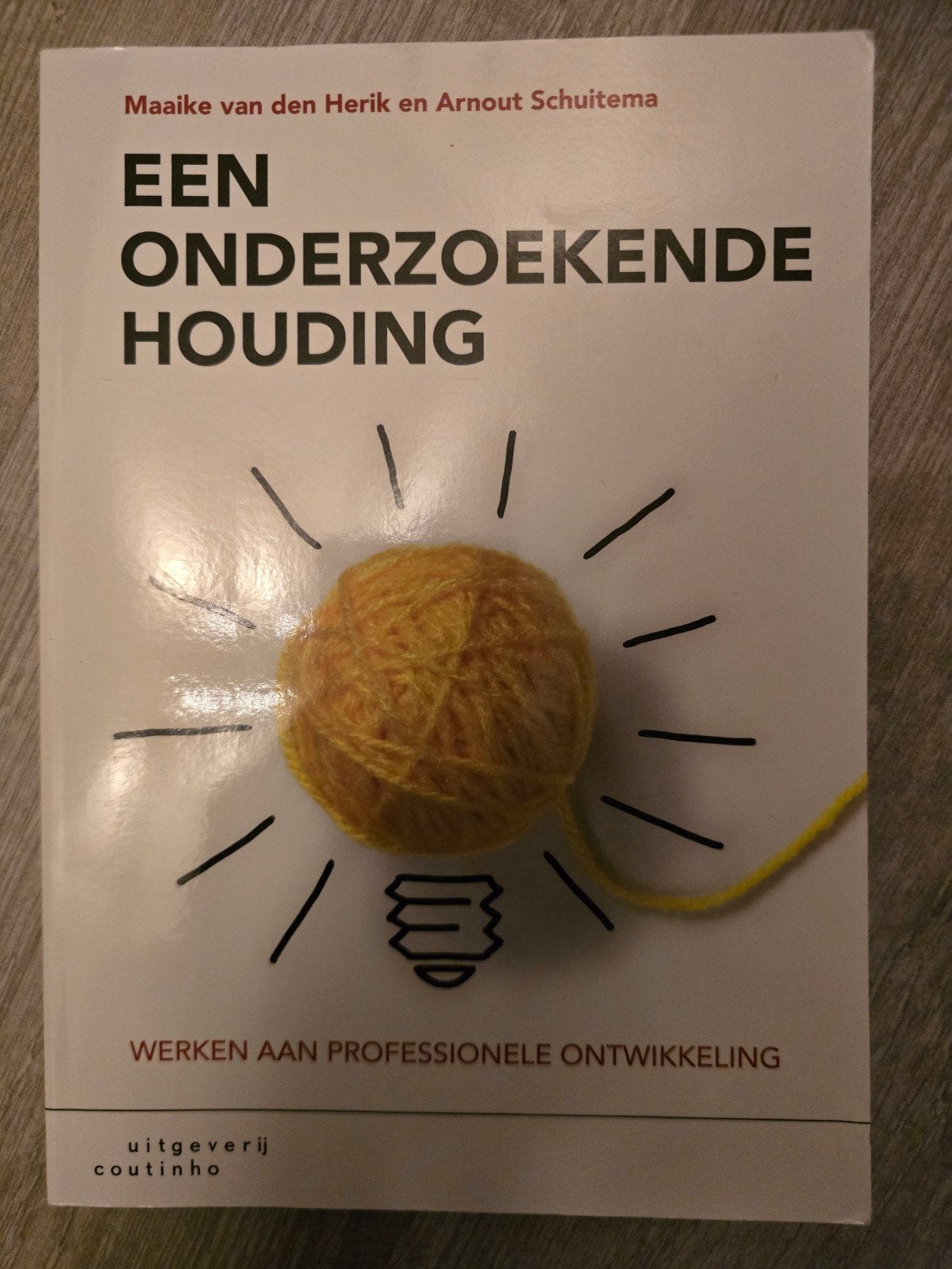 Een Onderzoekende Houding - Maaike van den Herik, Boeken, Zo goed als nieuw, Gamma, Maaike van den Herik en Arnout Schuitema, HBO