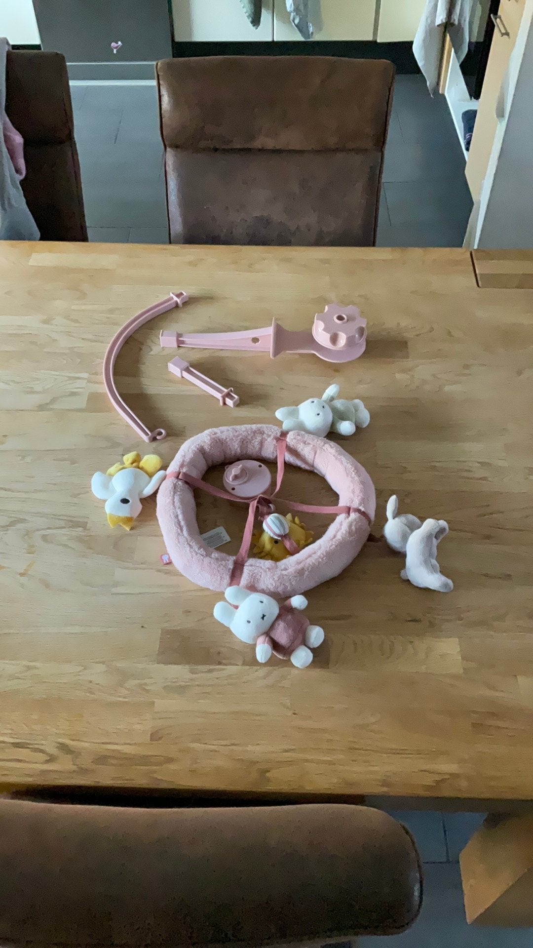 Roze baby muziekmobiel met nijntje knuffels, Kinderen en Baby's, Ophalen of Verzenden, Zo goed als nieuw, Mobiel