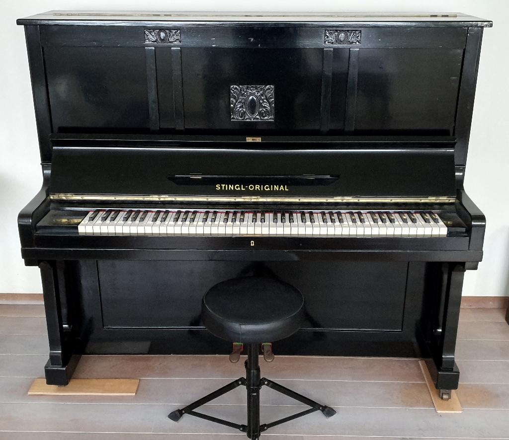 Lang niet bespeelde Stingl-Original piano met -kruk, Ophalen, Gebruikt, Zwart, Piano