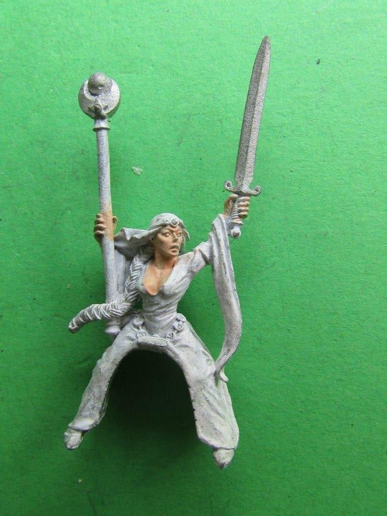 Bretonnian Damsel Mounted, Hobby en Vrije tijd, Wargaming, Met verf, Verzenden, Figuurtje(s), Warhammer