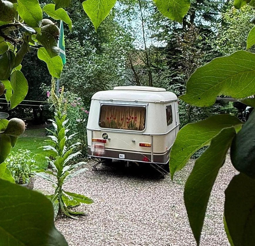 Eriba Touring Pan Familia 750 uit 1982 in goede staat, Treinzit, Particulier, 4 tot 5 meter, 500 - 750 kg