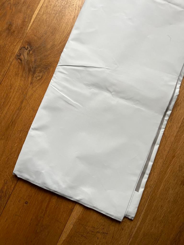 Dubbele zeilachtige stof met hoekje uit, Hobby en Vrije tijd, Stoffen en Lappen, Overige materialen, Gebruikt, Wit, 200 cm of meer