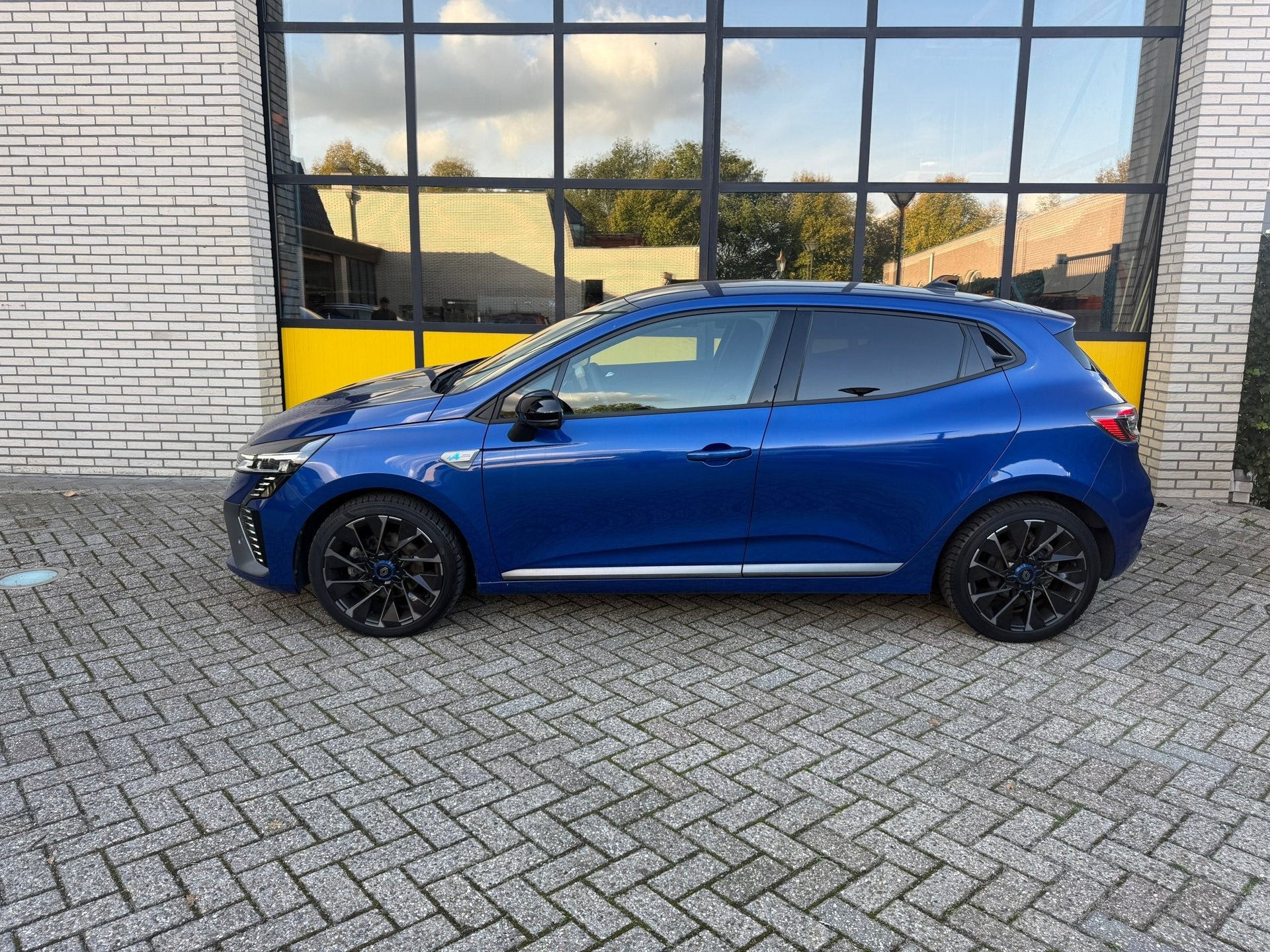 Renault Clio 1.6 E-Tech Full Hybrid 145 esprit Alpine, 4 sei, Auto's, 145 pk, Gebruikt, Zwart, Blauw