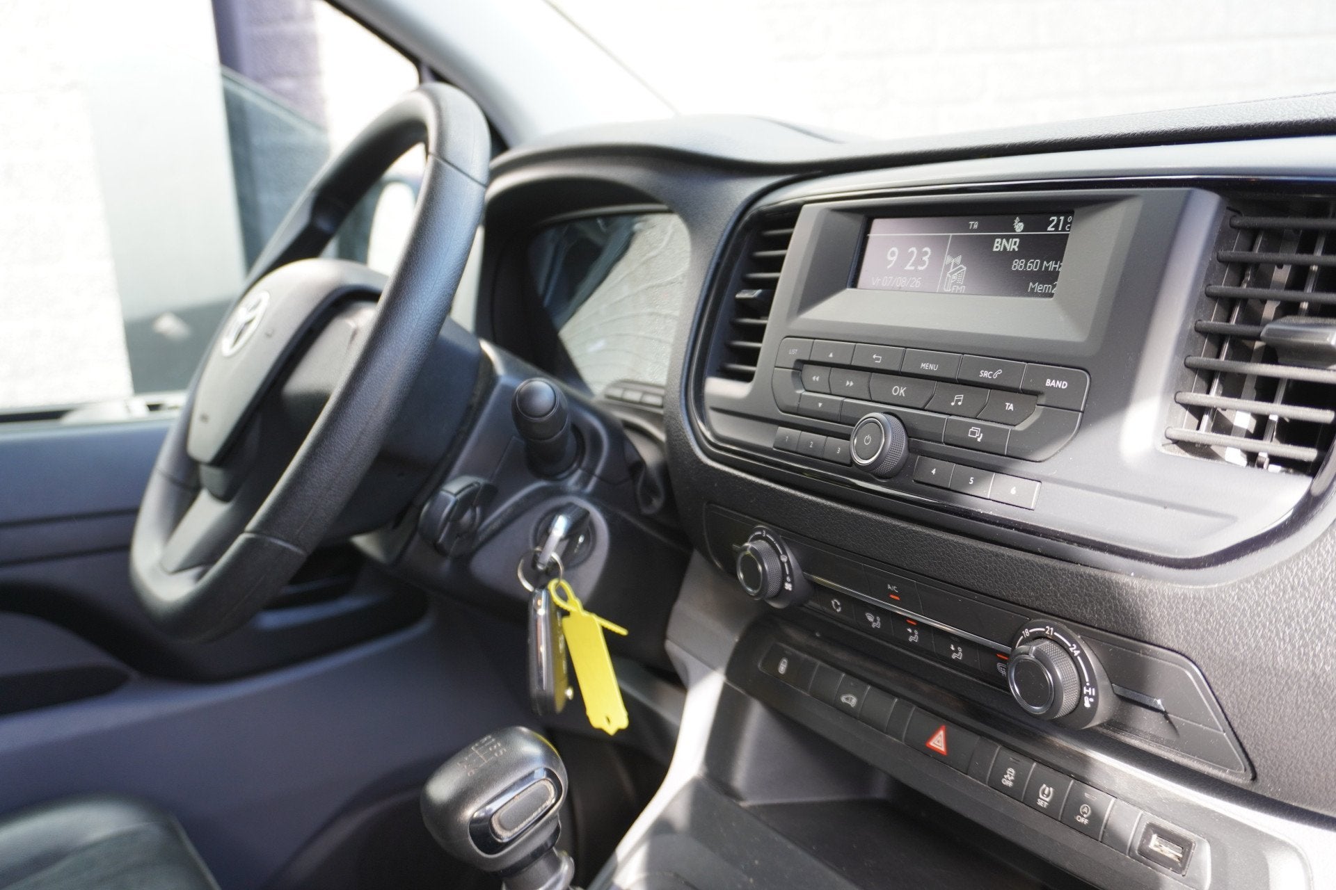 Toyota ProAce Worker 1.5 D-4D 120PK L2 EURO 6 - Airco - Crui, Auto's, Bestelauto's, Stof, 4 cilinders, Wit, Bedrijf