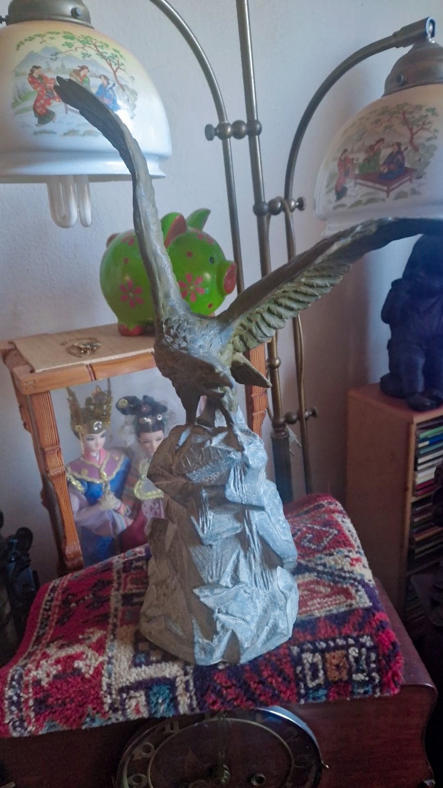 Adelaar sculptuur op rots - Bronskleurig, Antiek en Kunst, Ophalen of Verzenden, Gepatineerd, 20 - 50 cm, Beeld